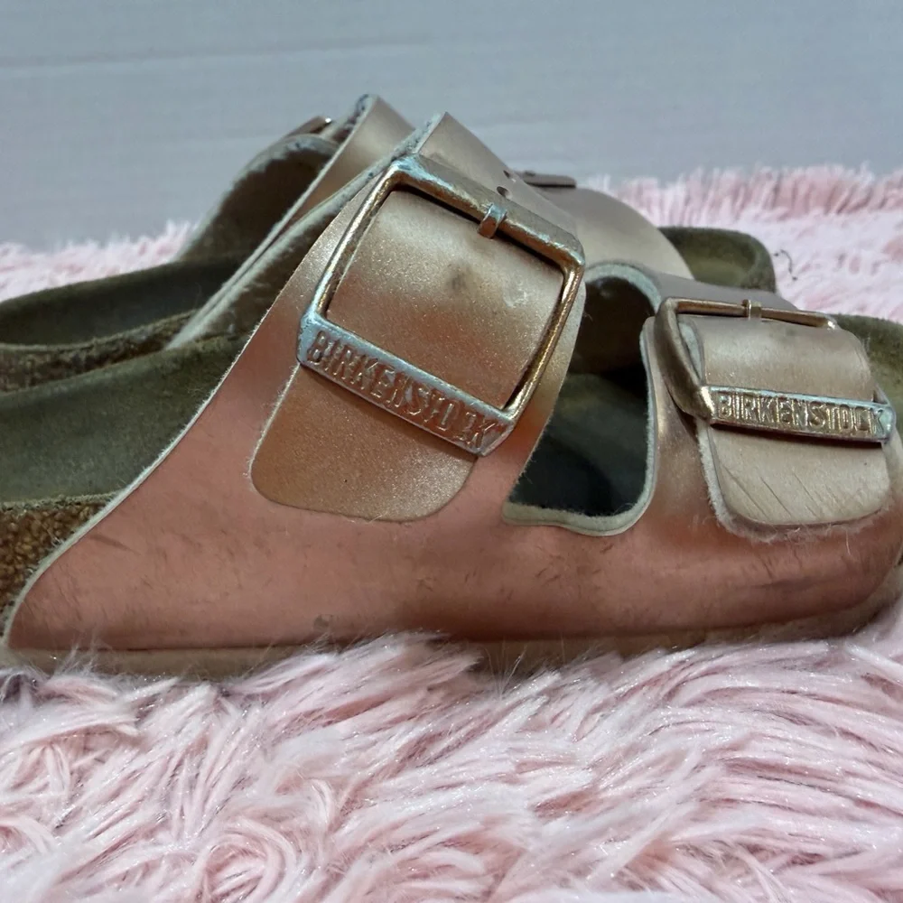 Birkenstock Arizona Slide Sandal Big Kid Electric Rose‎ Gold Metallic US 10-10.5